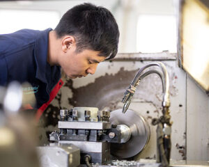 Was kostet eine Stunde CNC-Fräsen