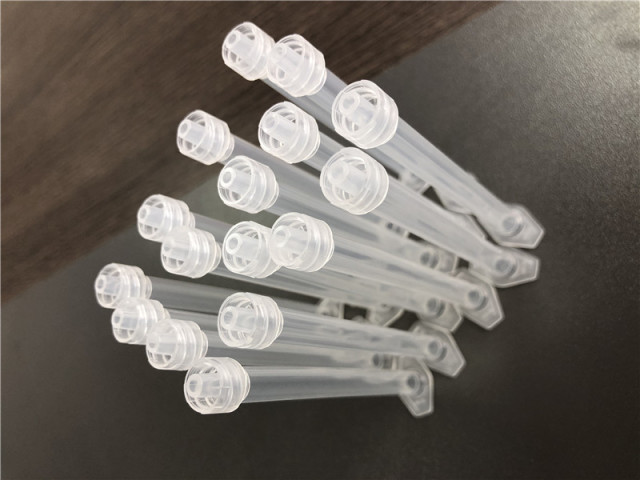 Screw-type vaccine syringe syringe mold